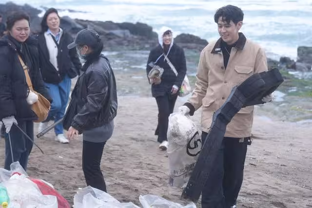 許允樂超旺夫! 李玉璽工作接到手軟...還不忘揪粉絲凈灘