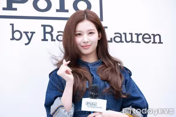 直擊／搶看TWICE Sana千人塞爆台北101　粉絲爬微風尋「最佳視角」