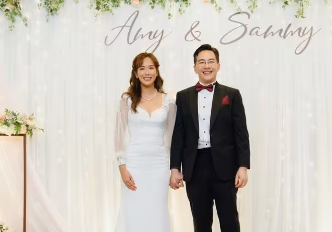 恭喜！TVB東張女神大曬婚照榮升人妻！去年與中年男被拍，2小時熱吻超20次！