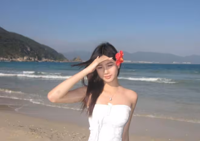 鍾麗緹小女兒疑似拍到姐姐如廁！遭網民狠批！媽媽急發文道歉