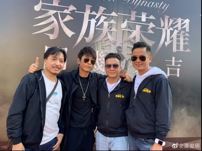 TVB前男星因家人離世取消直播!發視頻向網友道歉!面容憔悴眼眨淚光