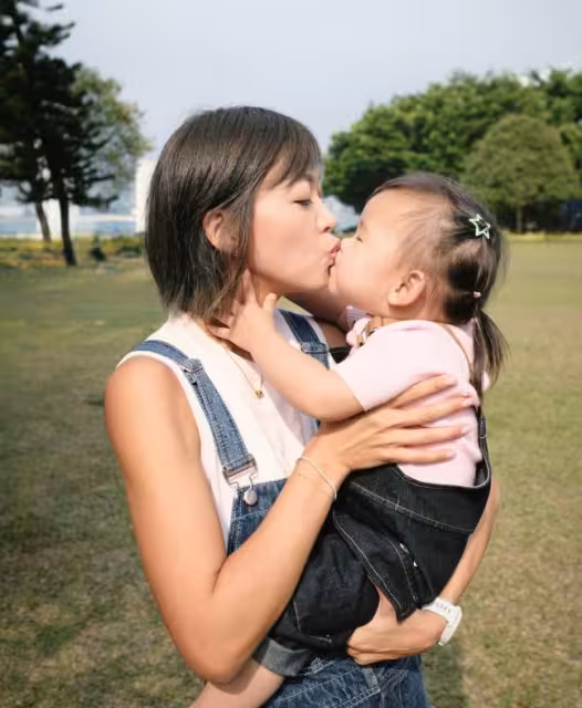 TVB男星洪永城給小女兒慶2歲生日!搞笑一幕曝光!想親吻女兒卻被嫌棄!
