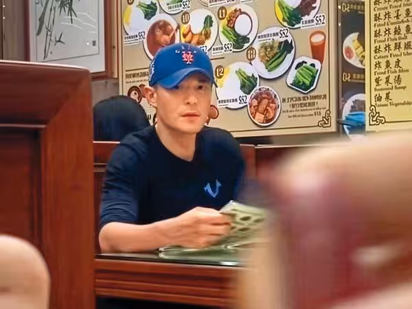 霍建華首度自導自演！搭《周處》團隊拍動作片　瘦一圈現身香港
