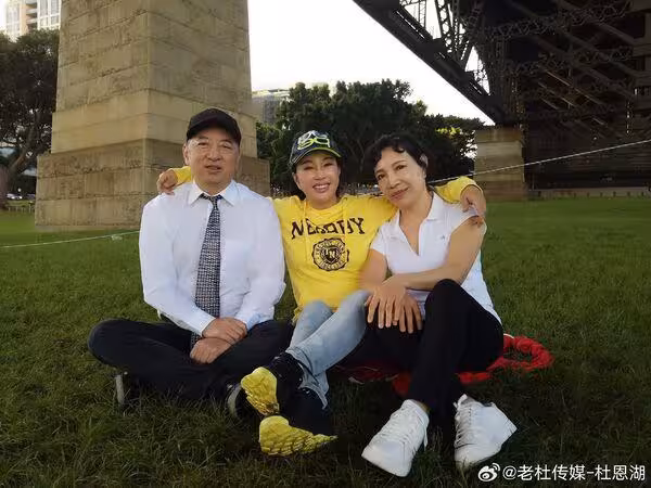 劉曉慶親妹反擊了！揭沒養老金領　痛心姊姊晚年被「榨乾骨髓」