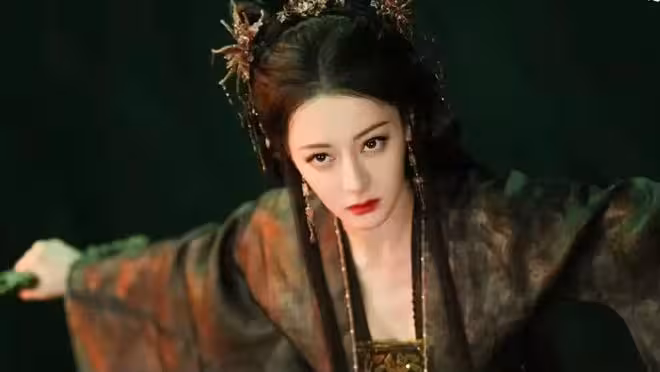 古偶劇《白日提燈》開播，迪麗熱巴 陳飛宇主演，兩大看點值得期待