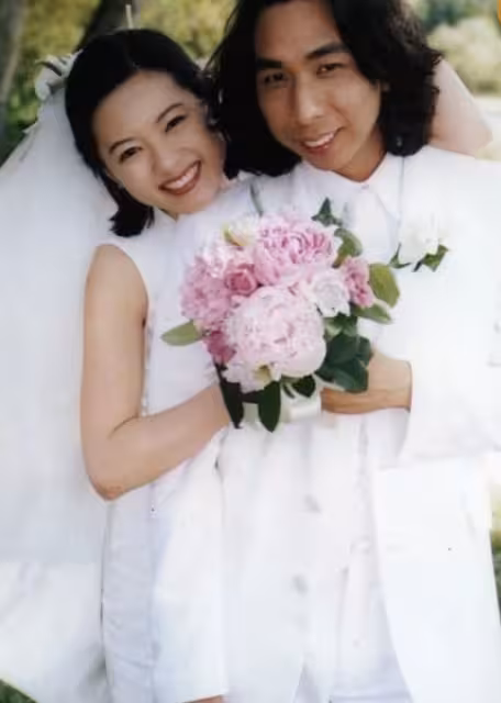 香港性感女星自爆拍《蜜桃成熟時》真實原因！拒富商嫁前夫，被稱美女配野獸！