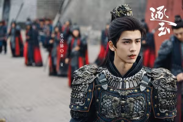 張凌赫演武將太帥被罵!軍媒點名轟「粉底液將軍」:血性缺失 網掀戰