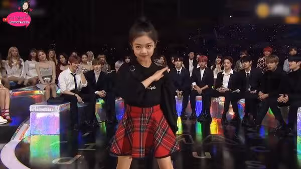 「KPOP神童」17歲夏恩長大了!染成金髮震撼亮相 出道當女團偶像