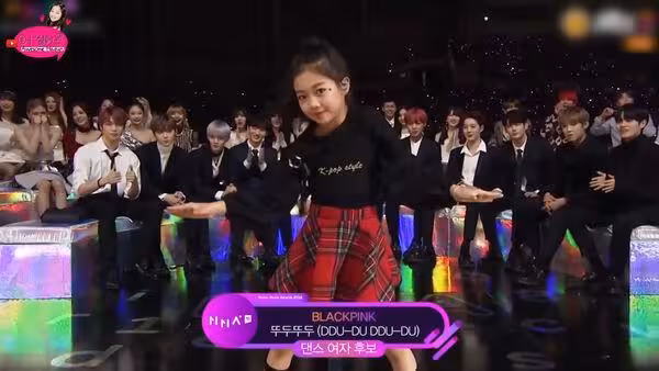 「KPOP神童」17歲夏恩長大了!染成金髮震撼亮相 出道當女團偶像