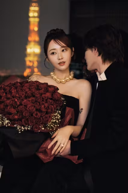 日本兩大爭議網紅閃婚!「多年好友變夫妻」婚紗照曬超大鑽戒閃瞎