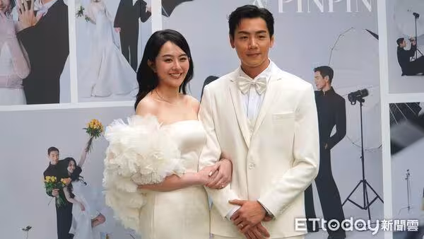 直擊／禾浩辰婚禮現場曝光！放閃「嘴對嘴親親」吳品潔絕美白紗現身