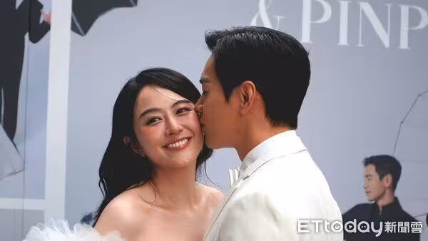 直擊／禾浩辰婚禮現場曝光！放閃「嘴對嘴親親」吳品潔絕美白紗現身