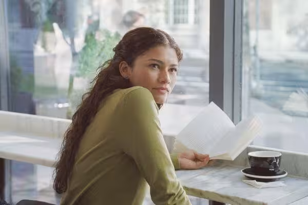 「紅毯女王」千黛亞深V辣翻羅馬! 借奧斯卡影后舊衣…藏超甜細節