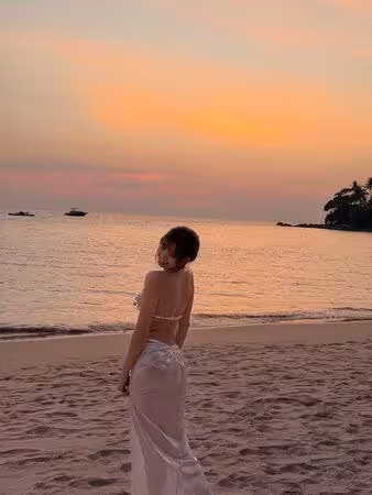 2開頭最後一年!Lisa豪華海邊生日趴 「全員假面逗趣合照」超歡樂