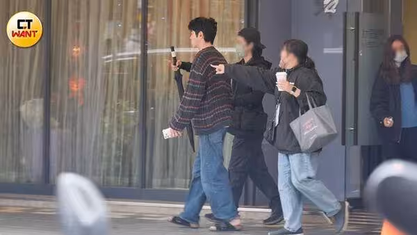 王柏傑吊照演小黃運將！劇組出奇招「車頂代駕」　遙控真車畫面曝光