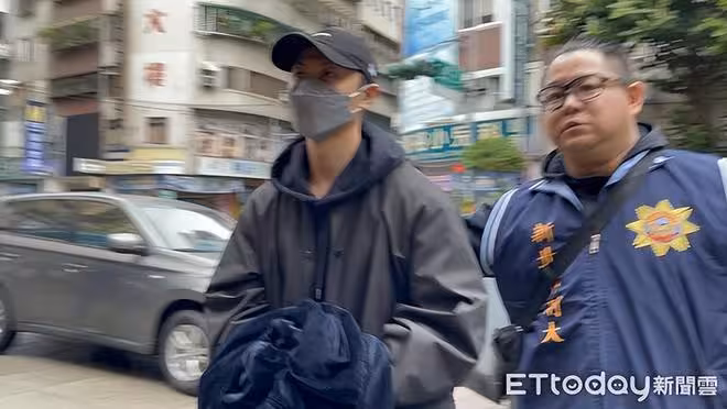 王子邱勝翊捲逃兵案一大早遭拘捕！ 雙手上銬抵警局畫面曝光