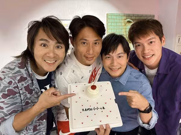 彭小刀迎48歲生日 王仁甫「躲桌底」遭疑「蛋糕有蛇?」