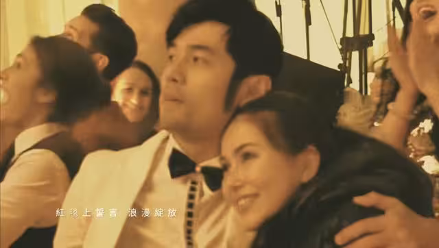 周杰倫不藏了！「古堡下跪求婚昆凌」她當眾大哭　完整畫面終於公開