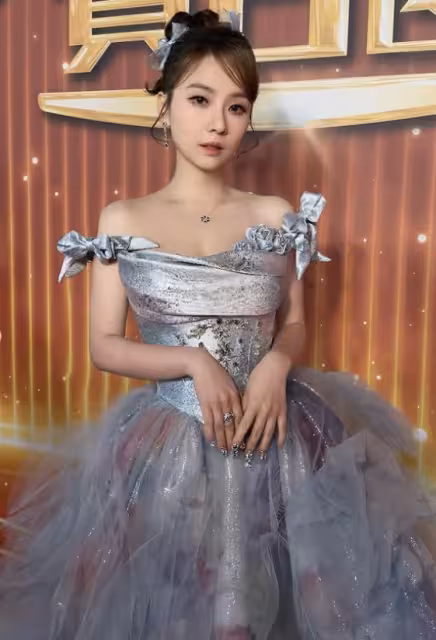 TVB女歌手突然宣布告別《中年好聲音4》評委工作！任內是非不斷！網友批趕緊離開