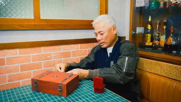 巫啟賢8歲喪母揭人生低谷! 昔窮到躺地「被劉文正相中改寫命運」