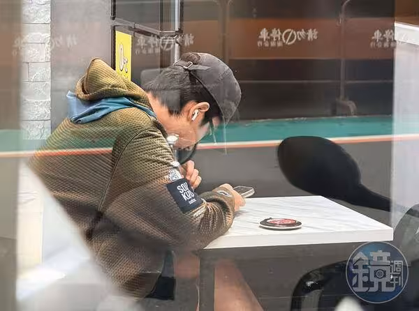 曾敬驊秘戀美妝網紅「家中約會」　直擊一前一後進家門低調愛