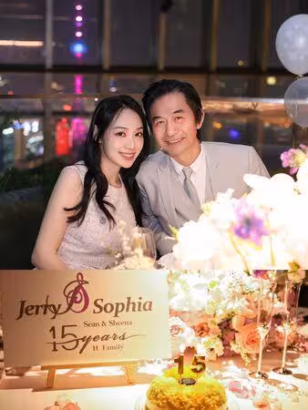 結婚15年！黃舒駿同框小24歲嫩妻　放閃文17萬朝聖：老婆太有氣質