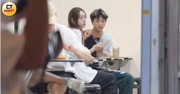 曾認理想型是姐姐!21歲李秉諭進出峮峮香閨被直擊 2年前節目同框