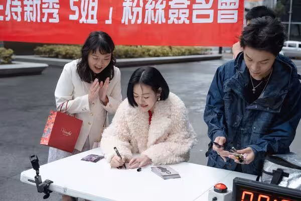 小S堅強復工!粉絲暖喊「能活著就很棒了」她當場淚灑街頭