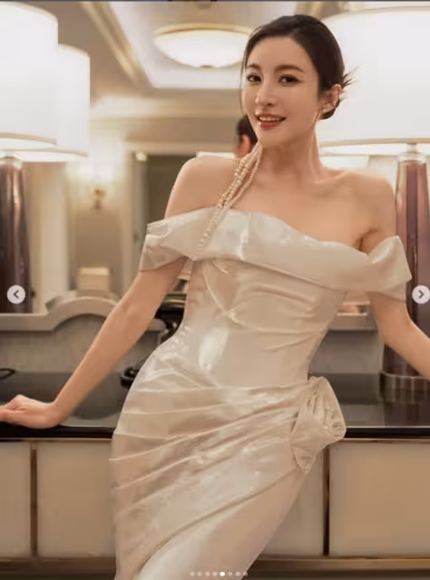 恭喜!黃宗澤獲頒實力演員!鍾嘉欣主動跑過去拍合照!網友齊呼回憶殺!