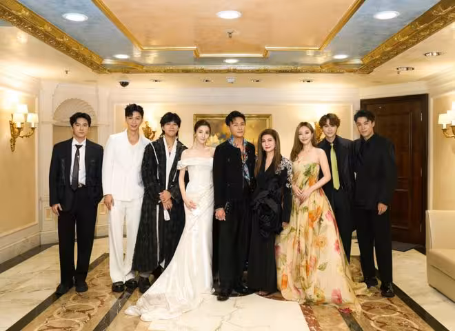 恭喜!黃宗澤獲頒實力演員!鍾嘉欣主動跑過去拍合照!網友齊呼回憶殺!