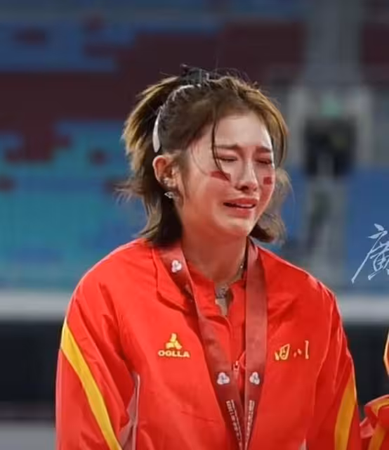 跨欄女神吳艷妮:三次全運會與冠軍失之交臂,領獎台上崩潰大哭