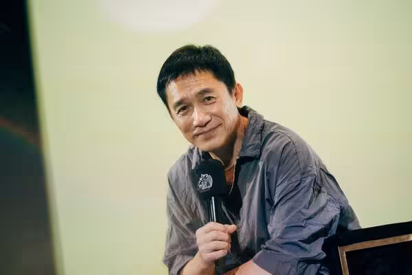 拍王家衛電影「狂吃梨40次」回家崩潰! 梁朝偉親吐秘辛認:處於表演最後階段