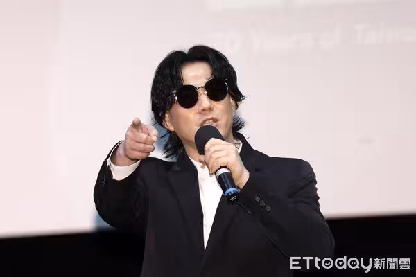 蕭煌奇狂開地獄哏!求導演「多拍帥氣左臉」 全場笑翻:雖然我也看不到