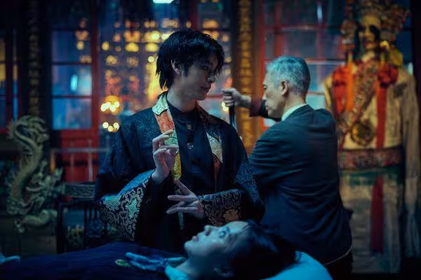 曹佑寧化身乩身!差3歲演母子「甜喊宇宙阿母」笑翻 《祭弒》百年城隍廟取景