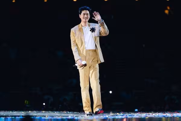 周興哲當眾脫了全場嗨炸! 自爆「褲子穿反」真實畫面曝光