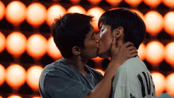 SpeXial晨翔、子閎另類合體了！　初孟軒「雙唇交疊激吻」鍾岳軒