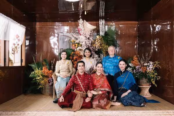泰國民CP結婚!NadechYaya愛情長跑16年…田園婚禮照「深情親吻」