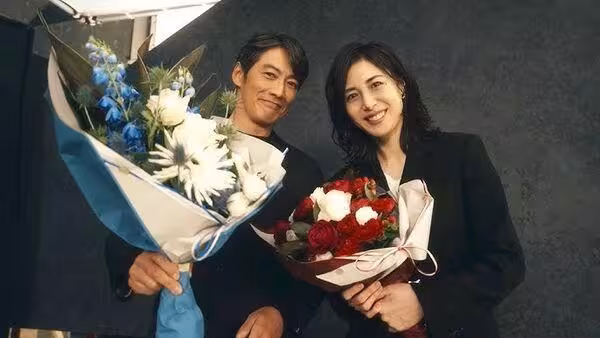 閃爆!反町隆史帶菜菜子游香港 豪砸40萬「搶Jennie同款包」寵妻