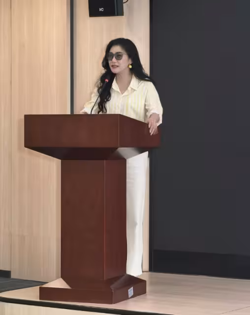 TVB前女星帶養子出席公益活動！內地收養時患先天性心臟病！如今22歲精神飽滿！