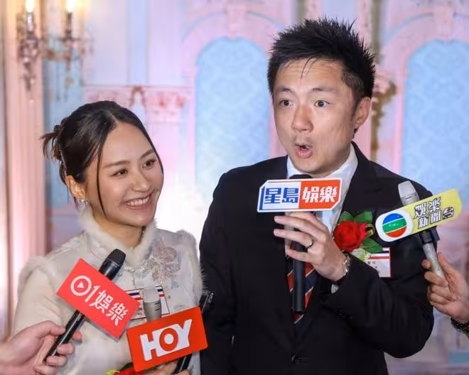 香港富三代與新婚太太牽手現身！孕味濃肚子凸起！直言想生5個兒子！