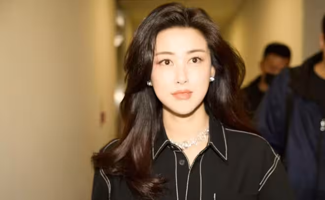 4月19日追劇日曆，6部熱播劇更新，都市劇《夏末初見》今日開播