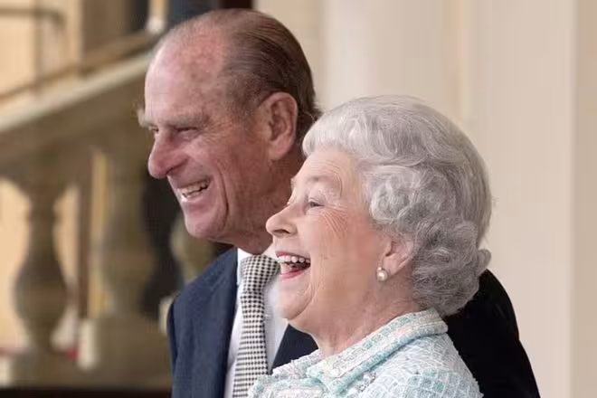 查爾斯深夜宣布神秘女史學家，英女王70年秘密將揭曉！