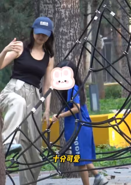 勇氣可嘉！47歲高圓圓無懼老態梳大背頭依然光彩照人上熱搜