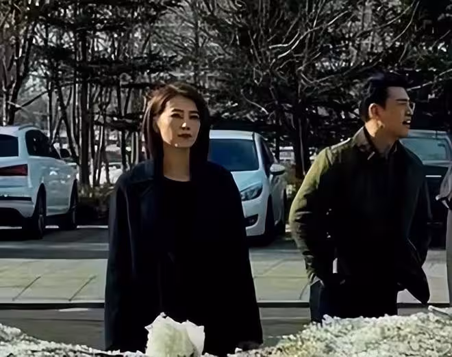 勇氣可嘉！47歲高圓圓無懼老態梳大背頭依然光彩照人上熱搜