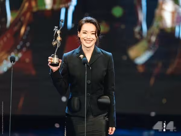 香港金像獎／相隔29年再拿新人獎！　舒淇奪新導演大笑吐心聲：是我太老了