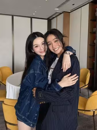 邱淑貞57歲神顏震撼網！　破次元同框工藤靜香…沈月緊抱木村光希