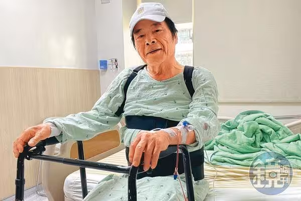 78歲雷洪「脊椎壓迫」緊急動手術! 曾1妻5妾…住院剩她一人陪伴