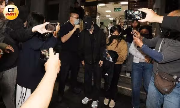 直擊王子交保獲釋「深夜直奔昆凌豪宅」！粿粿開車狂繞⋯行蹤全露餡