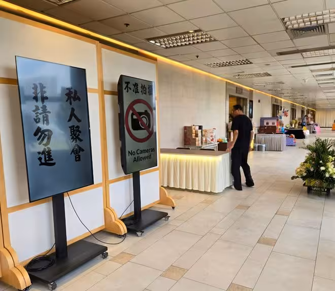 TVB前女星今日設靈!小兒媳現身被阻攔在靈堂外!花牌還被仍在後樓梯!