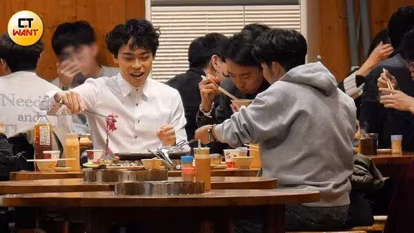 賀瓏卷劈腿風波復出「深夜聚會全被拍」!身邊獨漏緋聞女友Albee